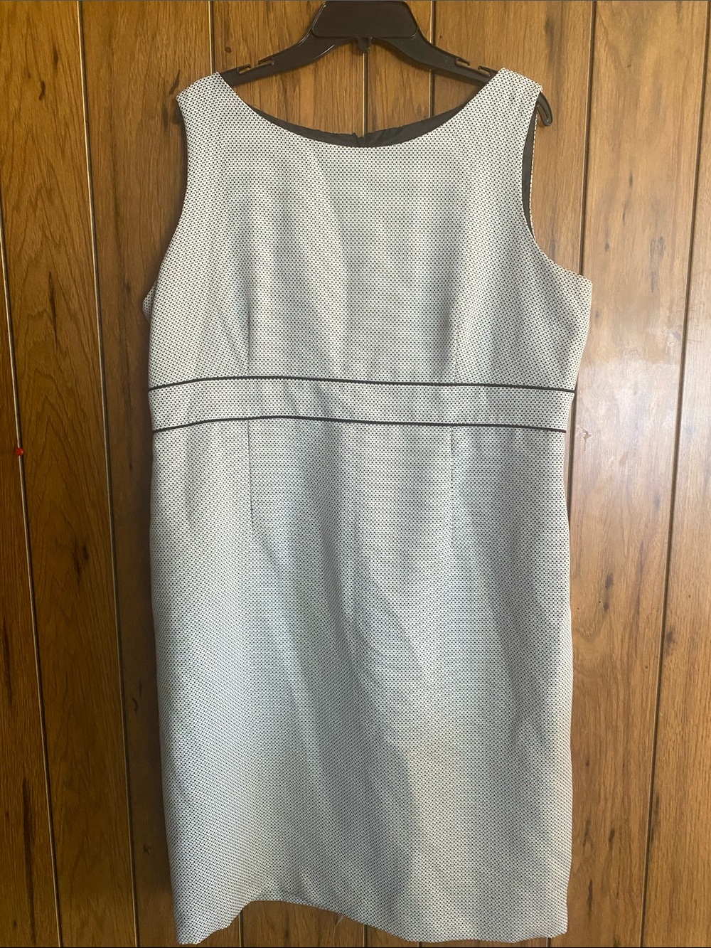 Kasper White Midi Sheath Dress with Black Piping